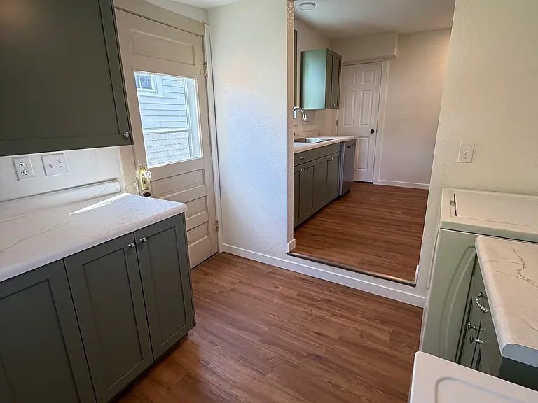 407 S High St — Photo 3