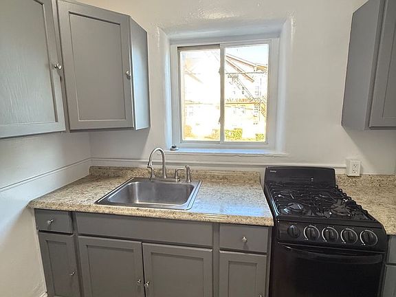 4th image of 324 Grand St APT 2