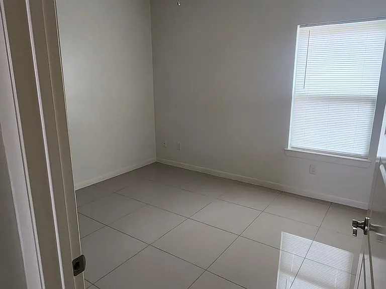 804 E Myrtle Beach Ave #3 — Photo 2