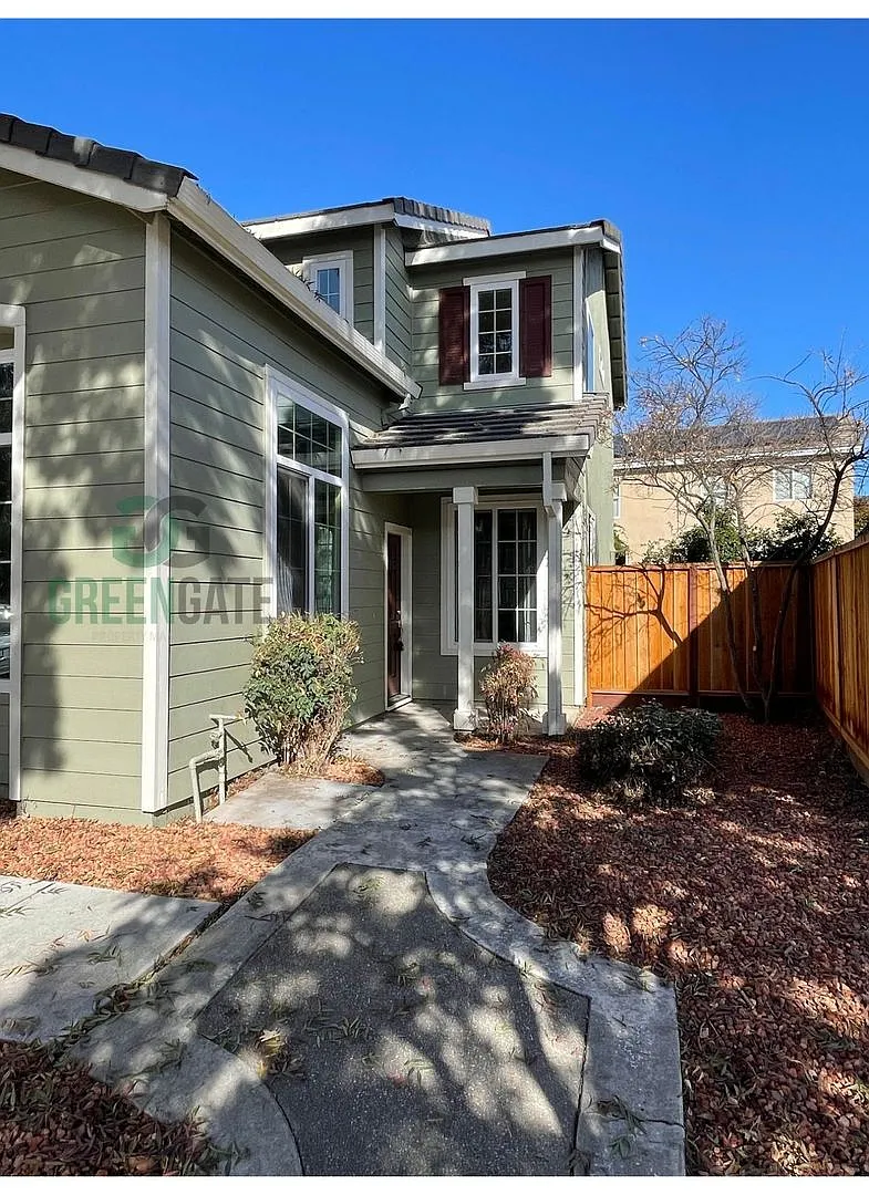 545 Centre Court Dr photo 1