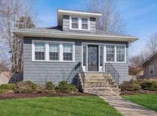 293 N Illinois St, Elmhurst, IL 60126