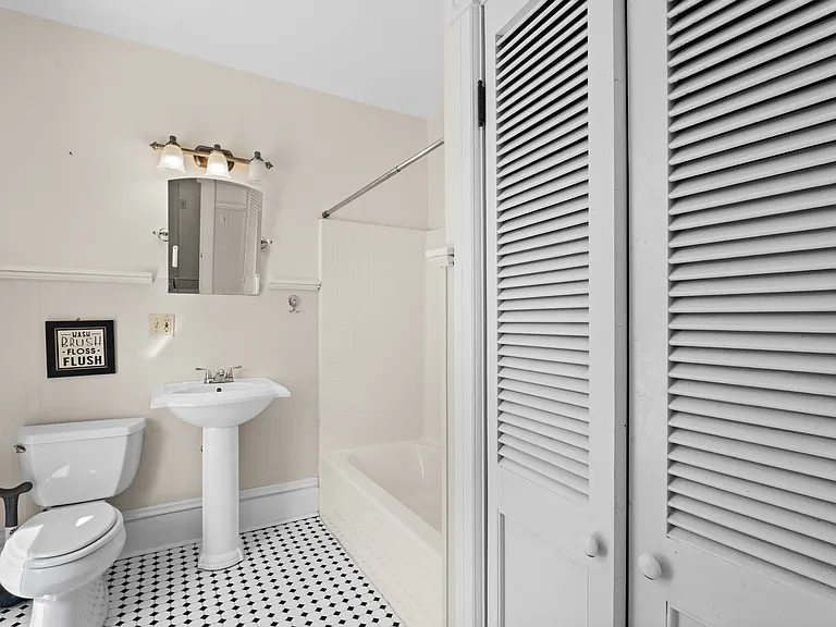 208 Court St — Photo 6