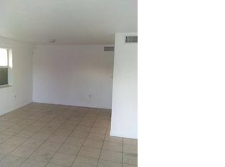 1895 NW 49th St, Miami, FL 33142