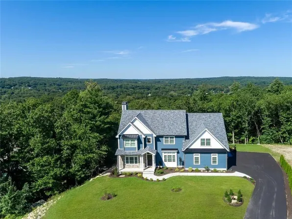 5 Lacey Ct, Smithfield, RI 02917