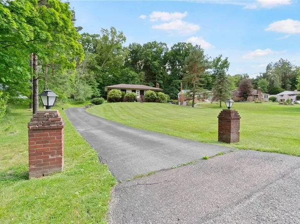 215 Arborwood Dr, Gibsonia, PA 15044