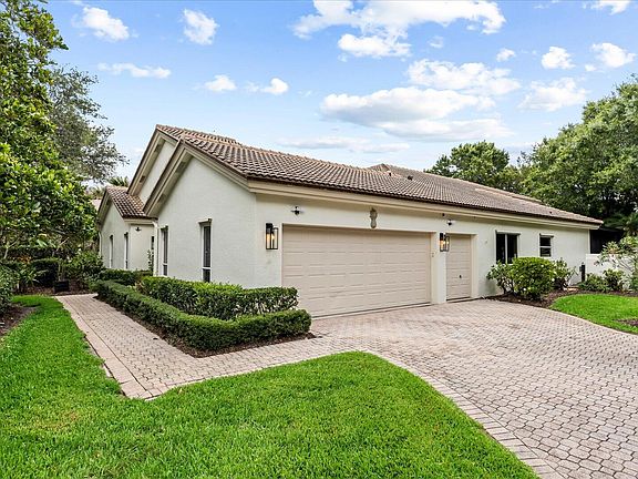 2nd image of 1515 NW Sawgrass Way