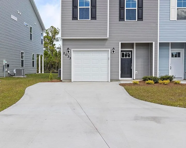 2033 Folkstone Woods Ln — Photo 2