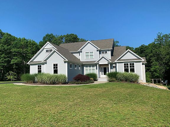 2nd image of 7 Tiffany Ln