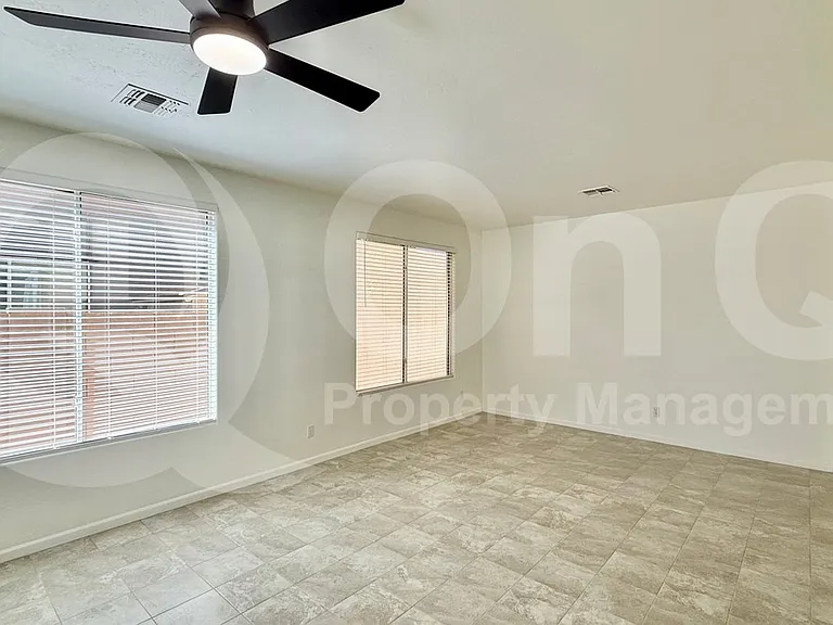 1613 S 174th Ln — Photo 11