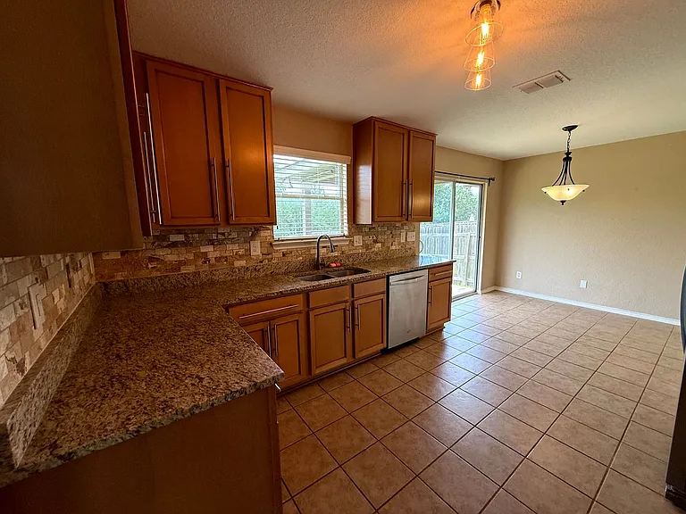 15523 Jane Grv — Photo 11