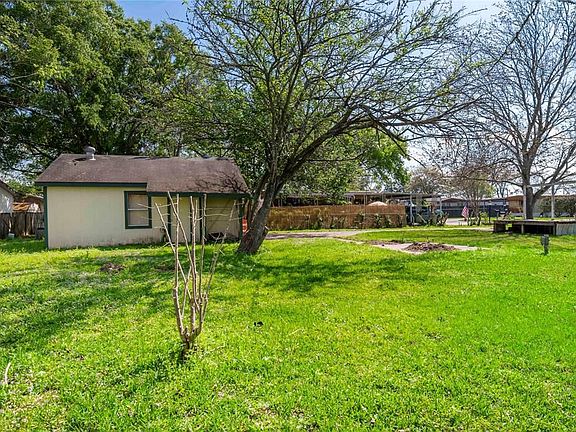 4th image of 1212 Pampas Ln