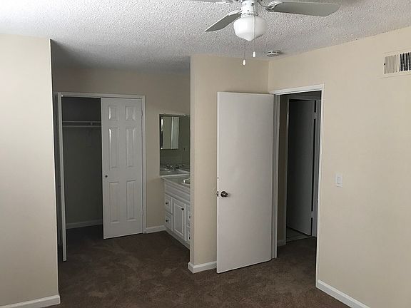 3rd image of 3943 W 178th St