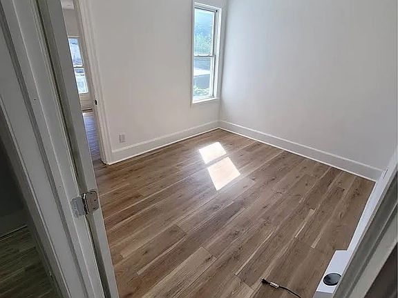 5th image of 312 Bell Aly