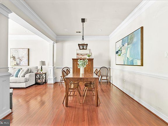 5th image of 207 Creek Valley Ln