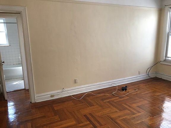 3rd image of 4826 41st St APT 3R