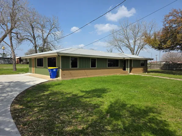 303 Dunning St, Gonzales, TX 78629