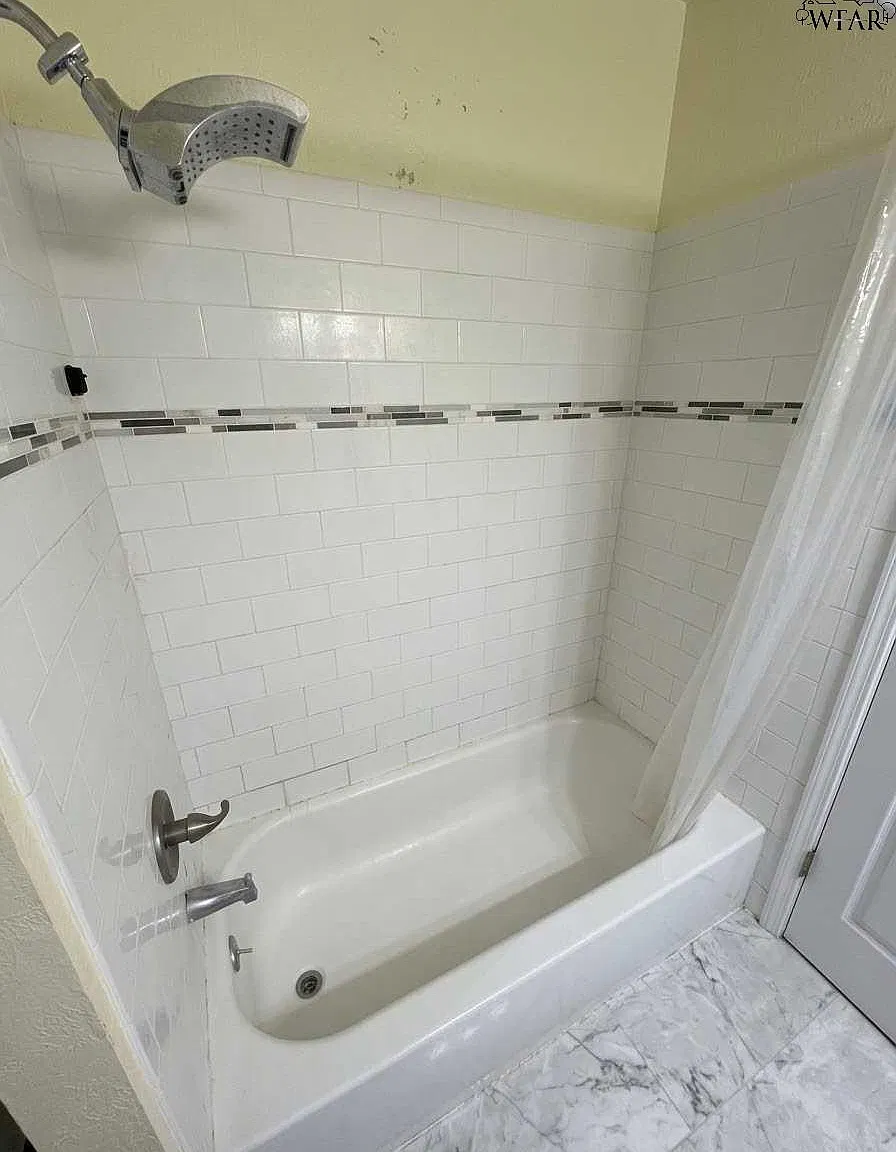 3 bed, 1.0 bath, 1144 sqft, $1,400 — Photo 3