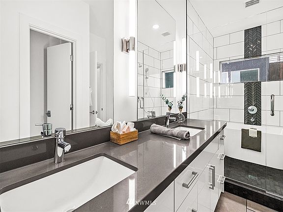 5th image of 809 A NW 52nd Street