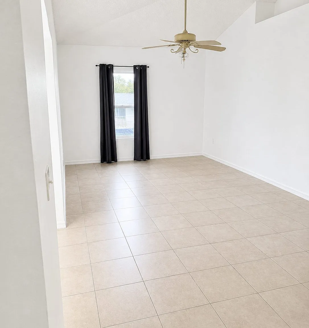 3 bed, 1439 sqft, $2,500 — Photo 4