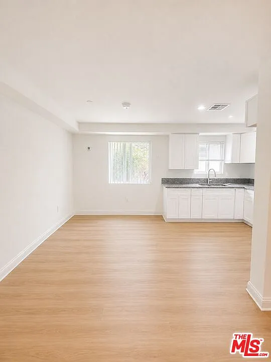 5 bed, 3.0 bath, 1820 sqft, $3,800 — Photo 4