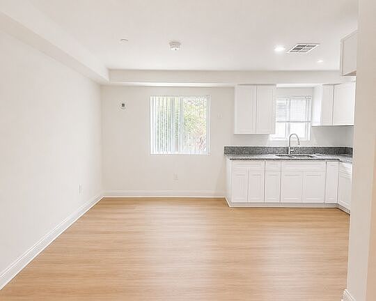 4th image of 227 E 103rd St