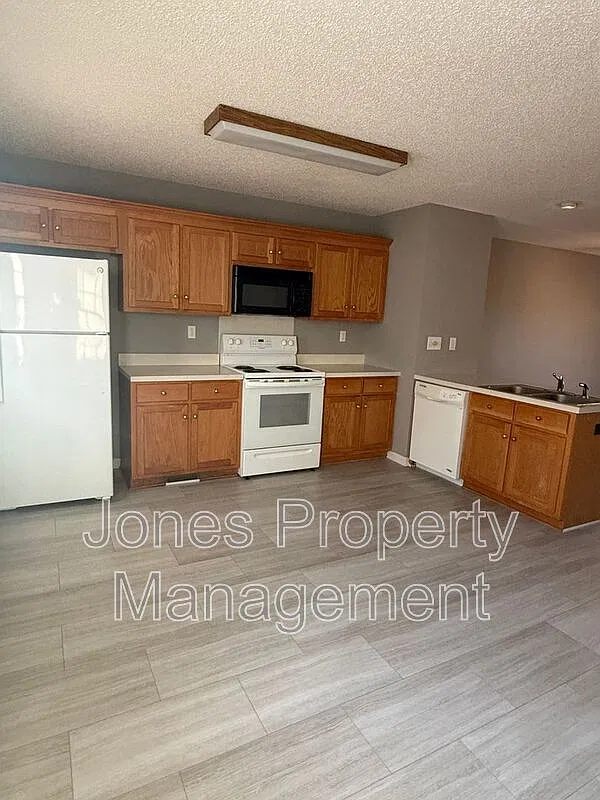 2 bed, 1.5 bath, 1024 sqft, $1,270 — Photo 4