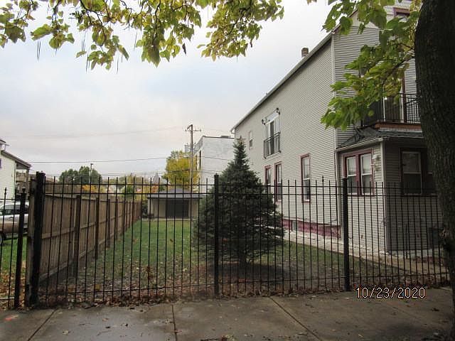 1st image of 2724 N Fairfield Ave