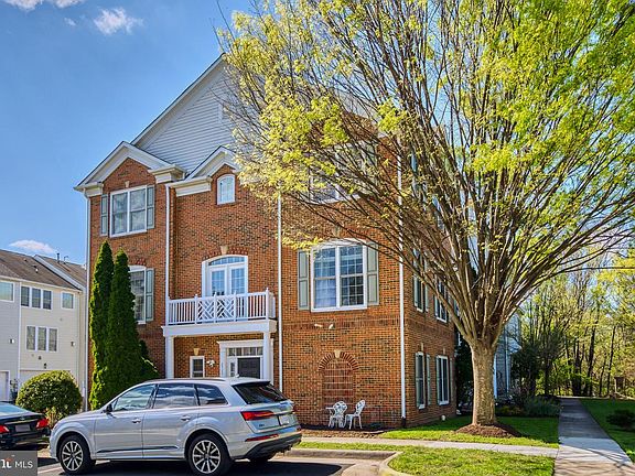 3rd image of 2520 Walnut Leaf Ln