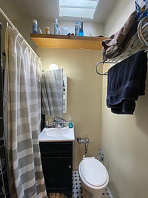 5th image of 221 W 22nd St APT C4