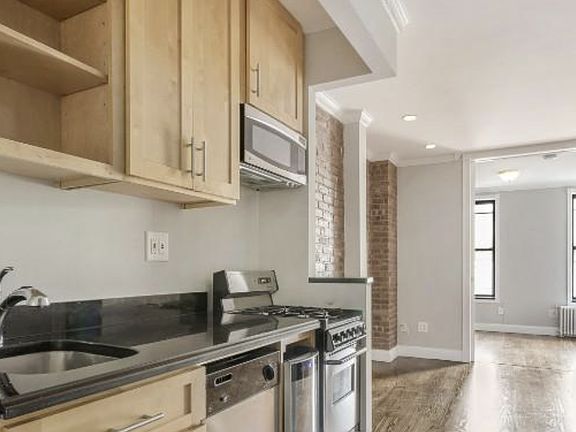 2nd image of 722 10th Ave #3R