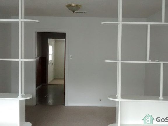 3rd image of 1210 Pirtle St