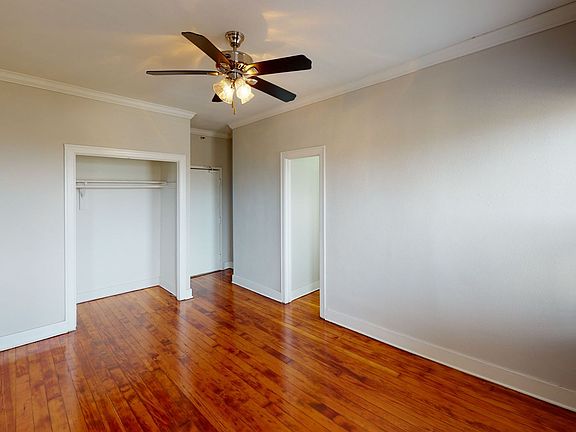 3rd image of 1324 Calumet Ave #402