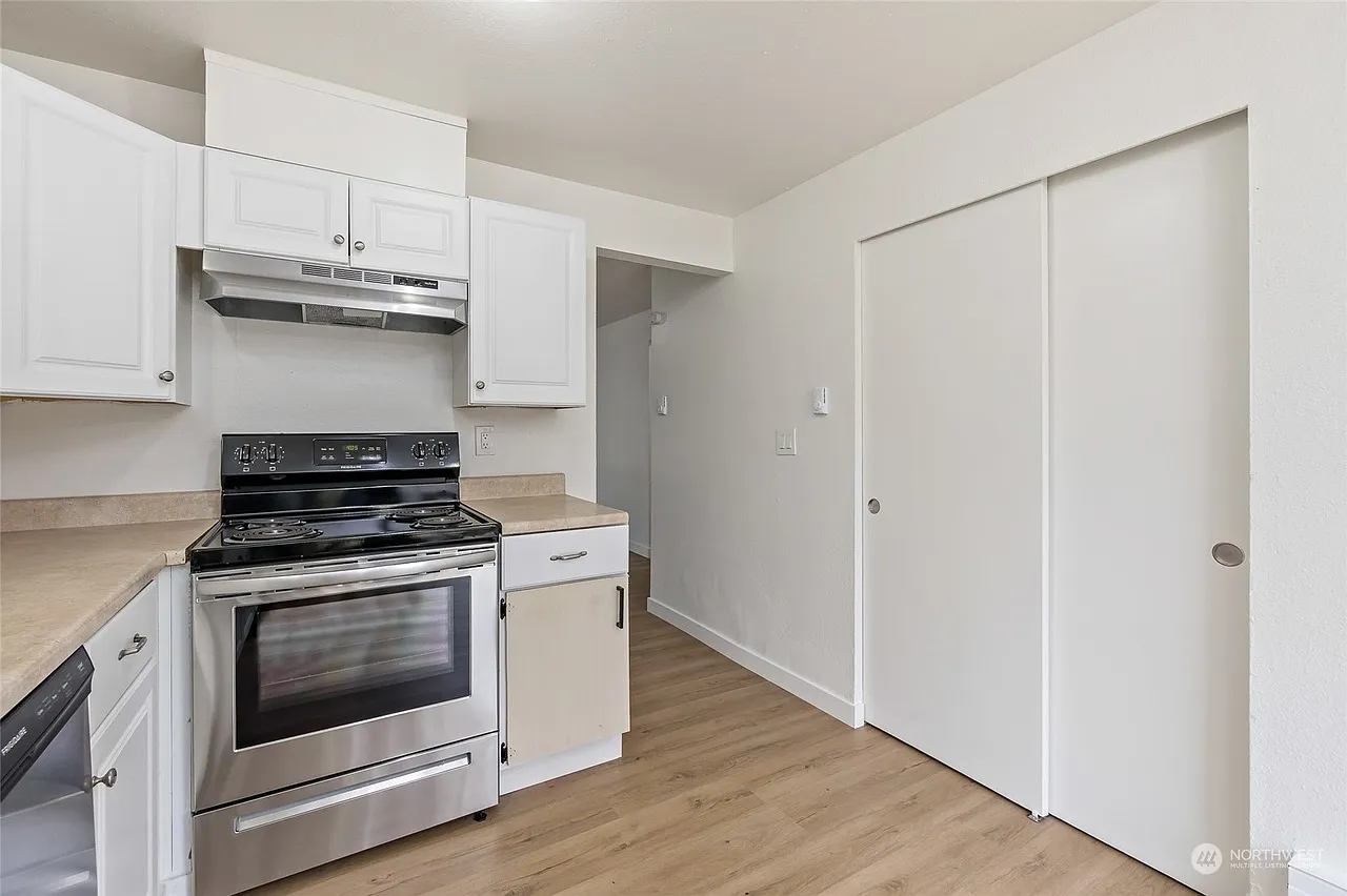 2 bed, 800 sqft, $1,950 — Photo 3