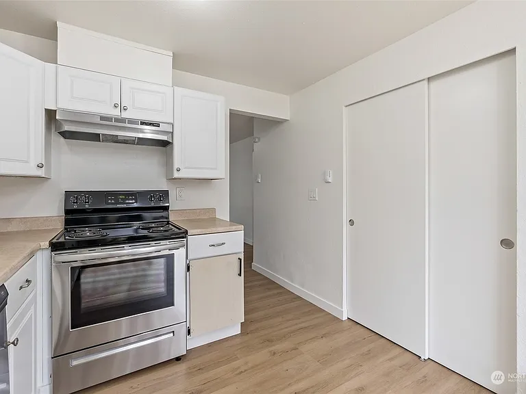 1521 E 38th St #2 — Photo 3