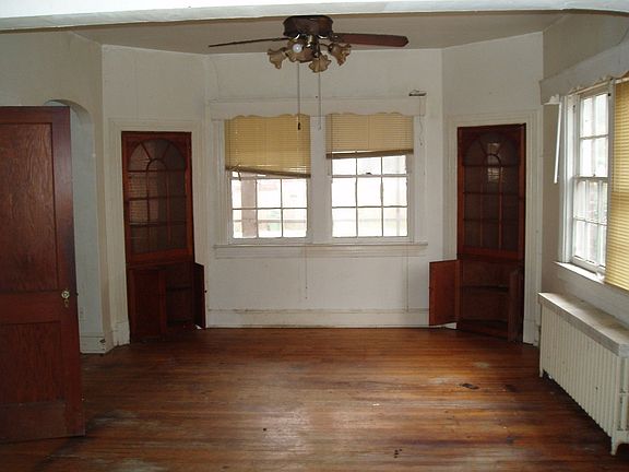 1001 E. Belt Blvd - Dining rm