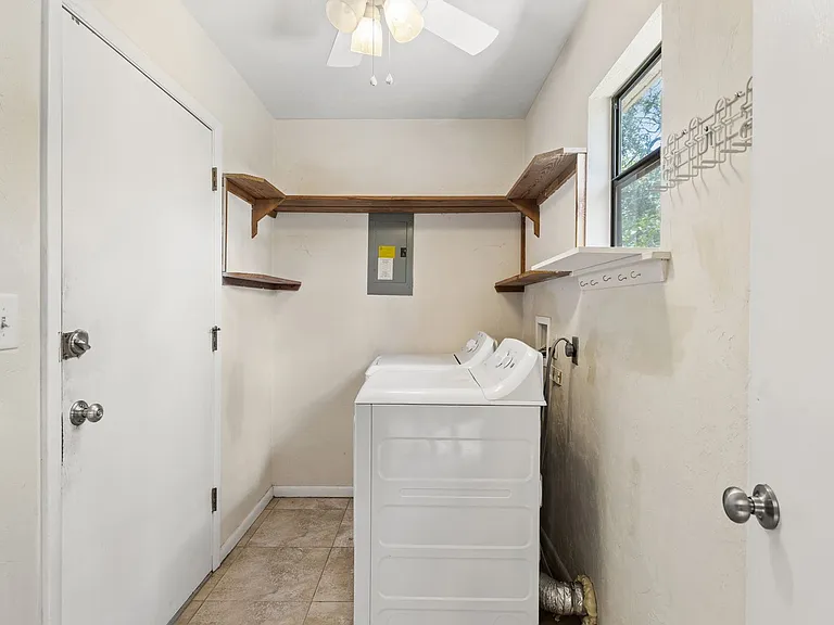 2620 NW 48th Pl — Photo 16