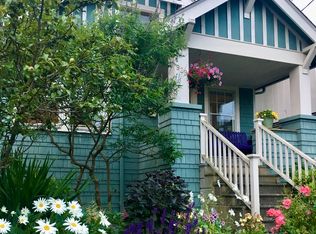 929 N 77th St, Seattle, WA 98103