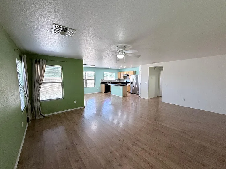 1106 S Fresno Ct — Photo 8