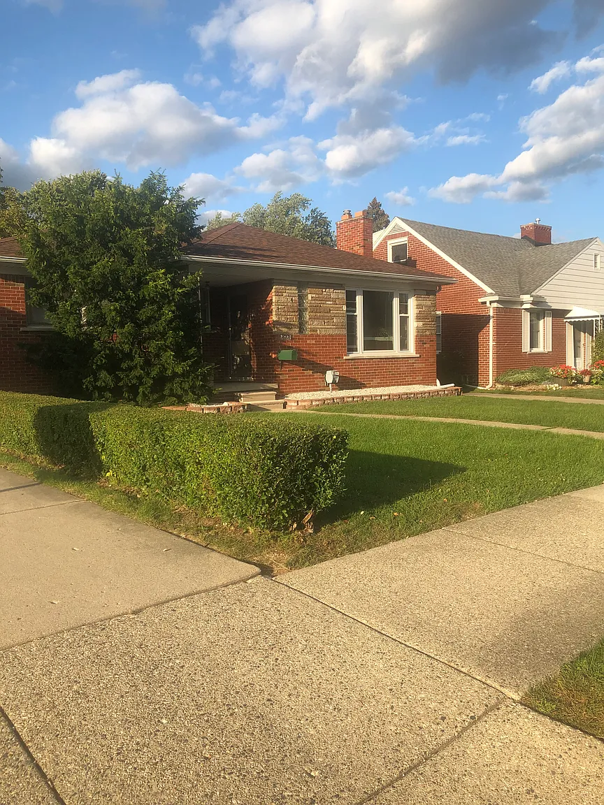 16871 Wilson Ave photo 1