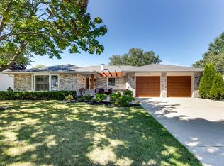 116 S Staffire Dr, Schaumburg, IL 60193