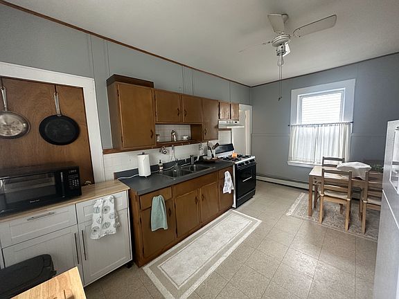 5th image of 15 Carlton St #2-1