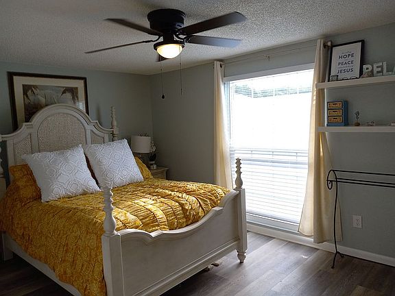 3rd image of 8905 Leeward Dr