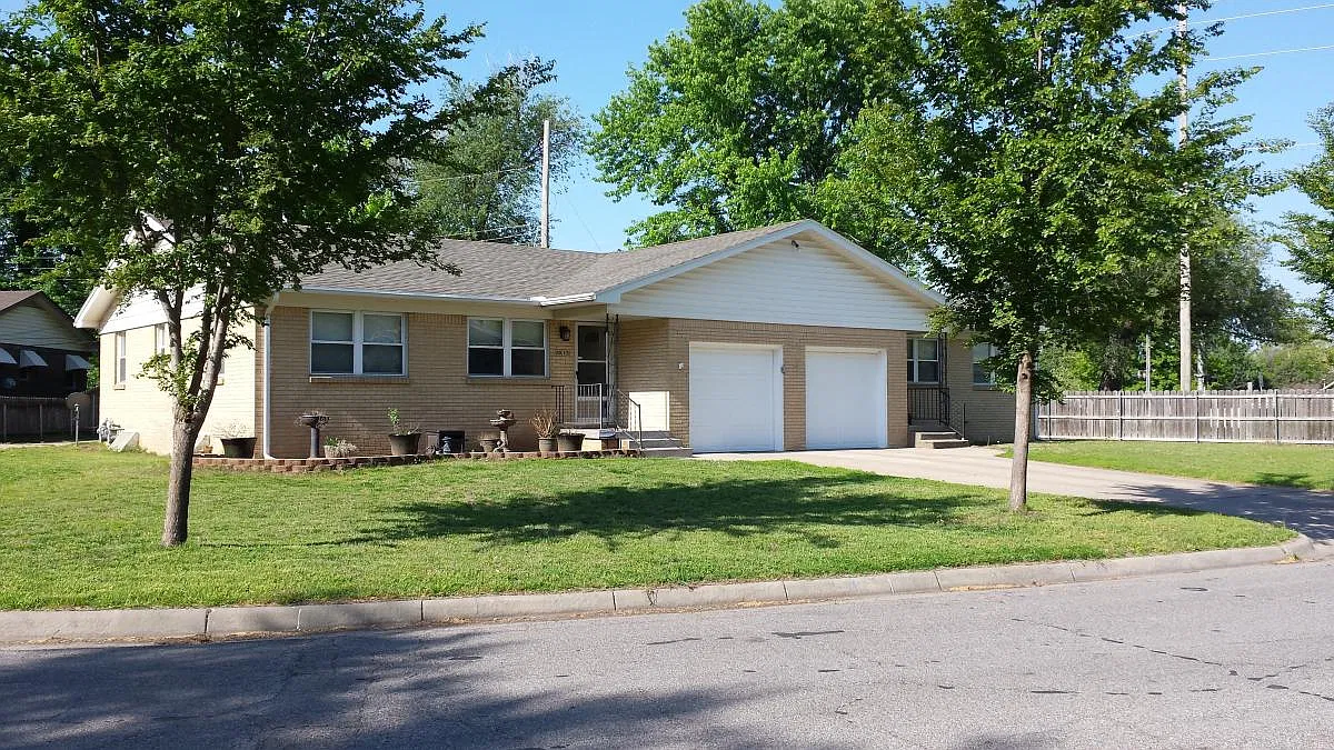 2 bed, 1909 sqft, $1,200 — Photo 1