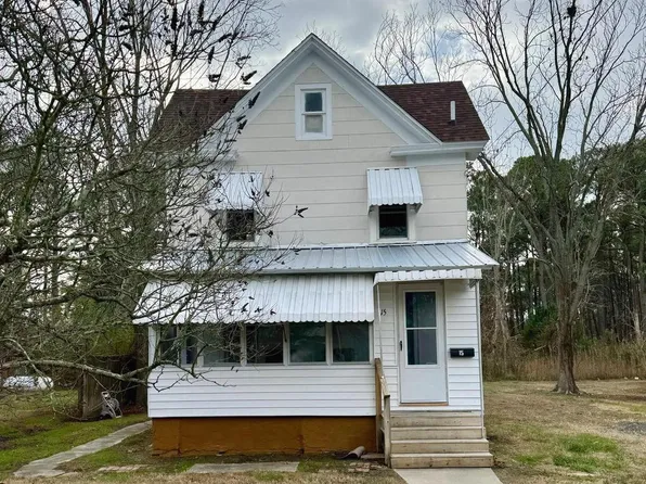 15 Cove St, Crisfield, MD 21817