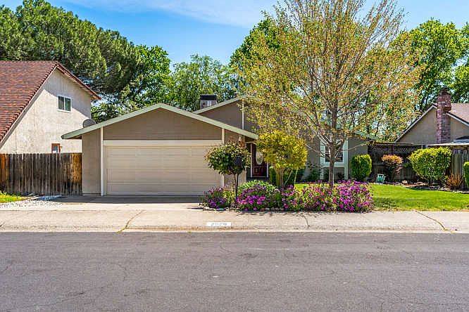 1st image of 2520 Pinnacles Dr