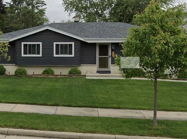240 W Juniper DRIVE, Grafton, WI 53024