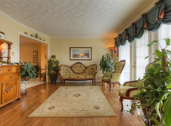 4th image of 5242 Mountaincrest Dr
