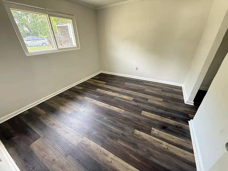 1800 Carson Ave — Photo 4