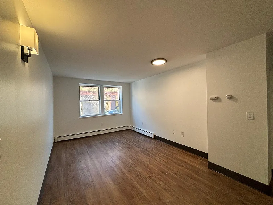 1 Franklin St #305