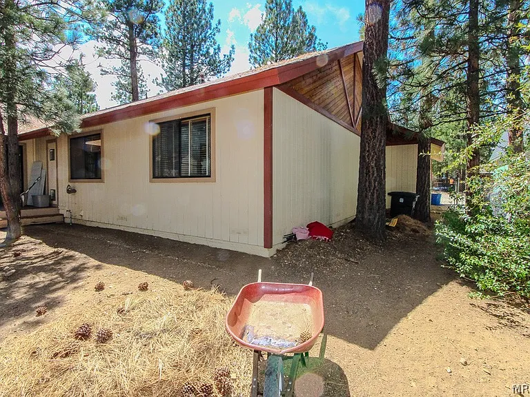 1064 Pine Ln — Photo 33